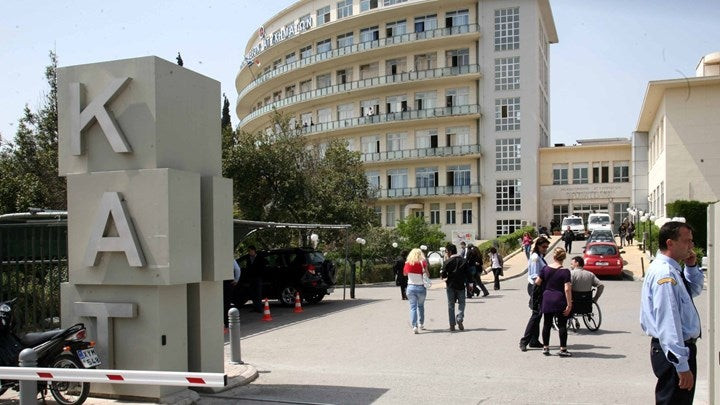 Σημαντικό ιατρικό επίτευγμα στο ΚΑΤ – Συγκολλήθηκε με επιτυχία το χέρι 20χρονης